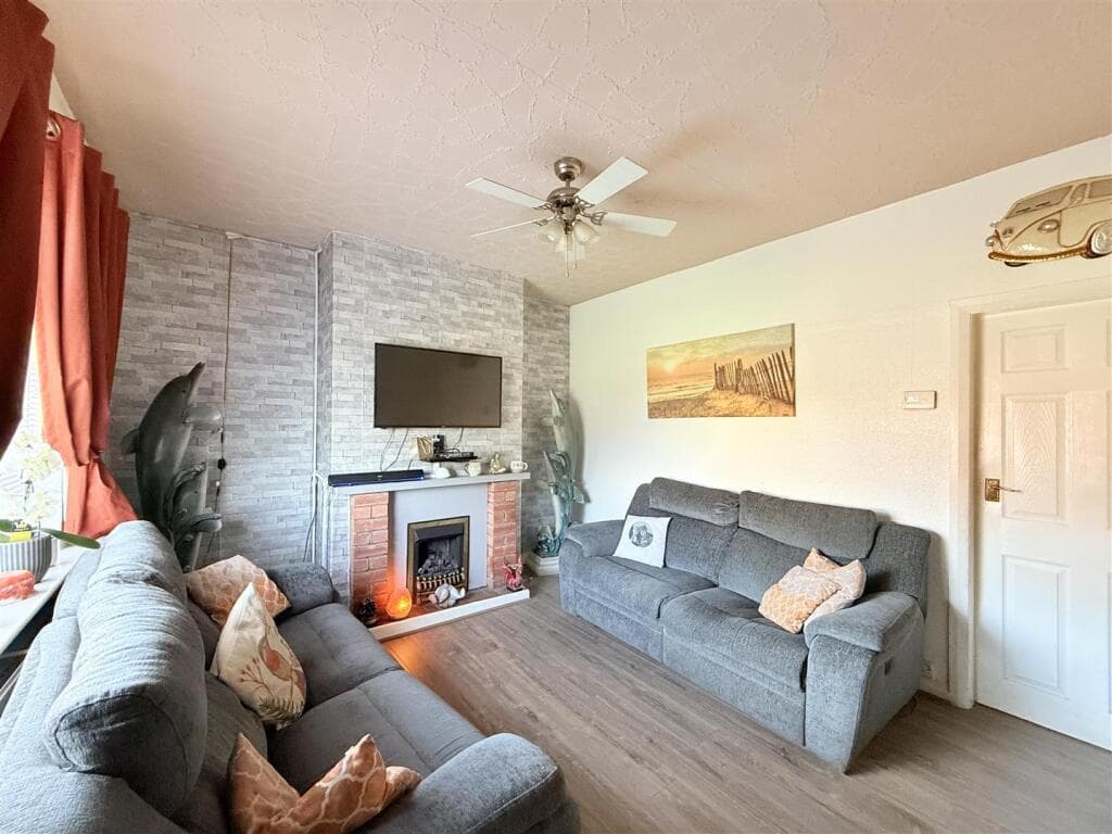 Boyds Walk, Dukinfield - Image 2