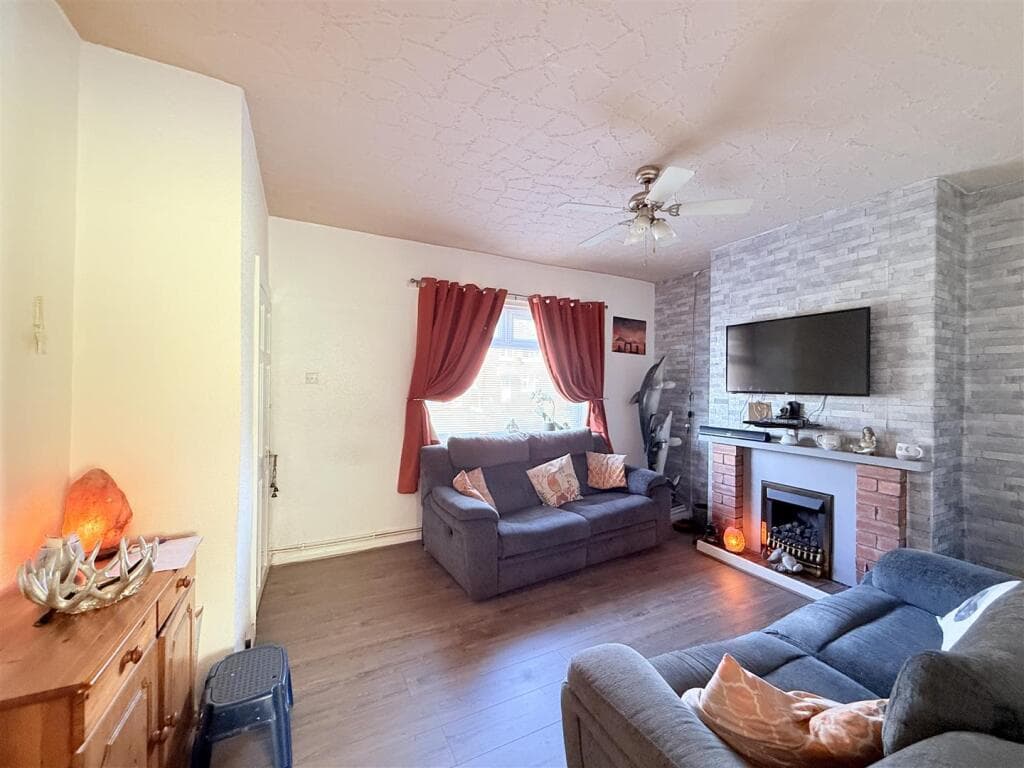 Boyds Walk, Dukinfield - Image 3