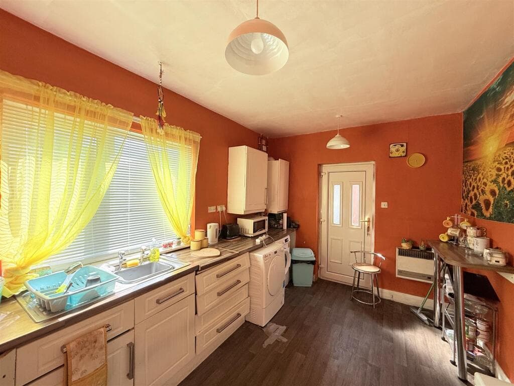 Boyds Walk, Dukinfield - Image 4