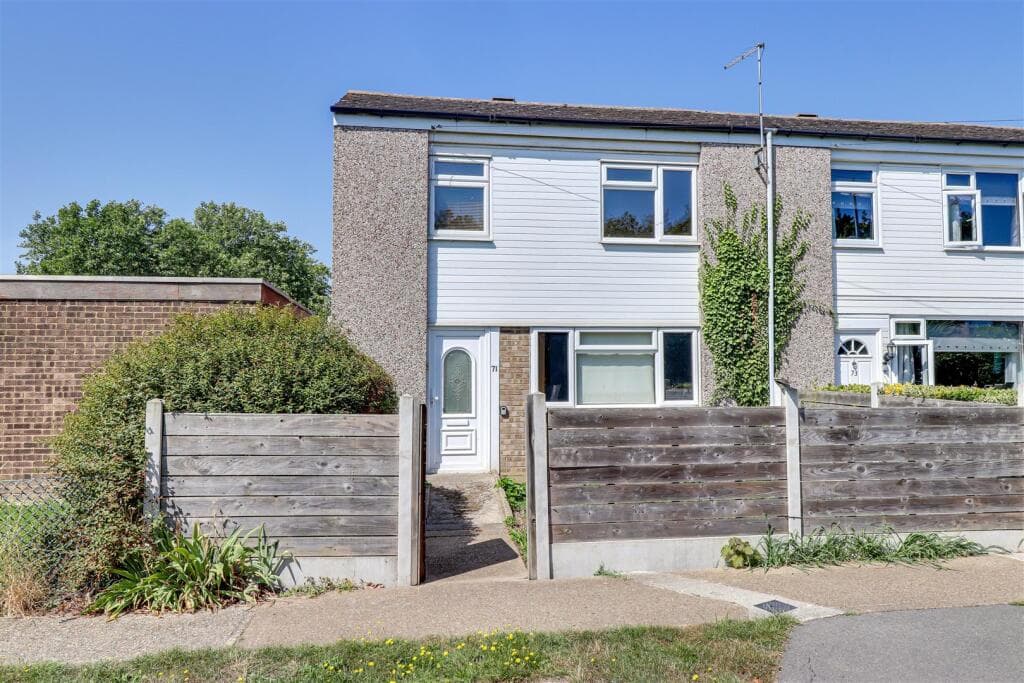 View property at * STAR BUY * Link Road, Canvey Island