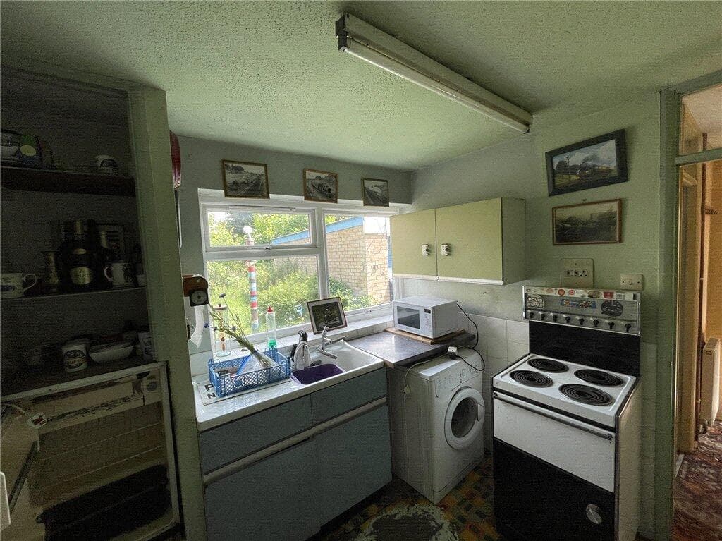 Woolfield, Sandy - Image 5