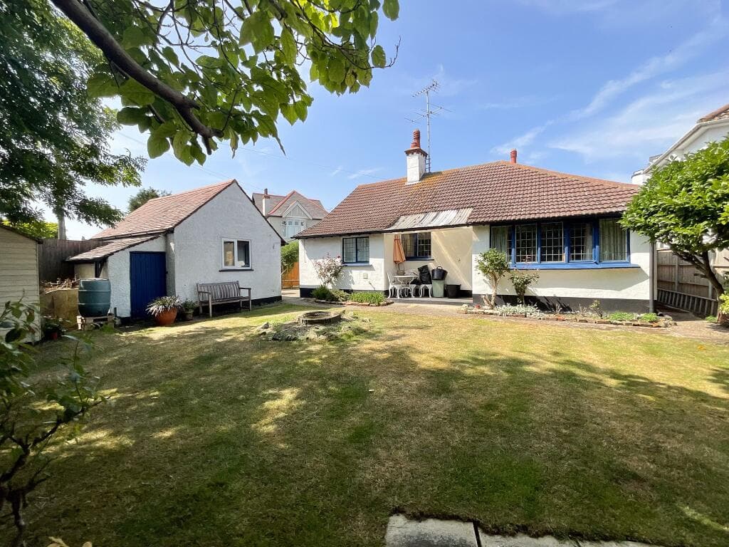 Sandleigh Road, Leigh-on-Sea - Image 2