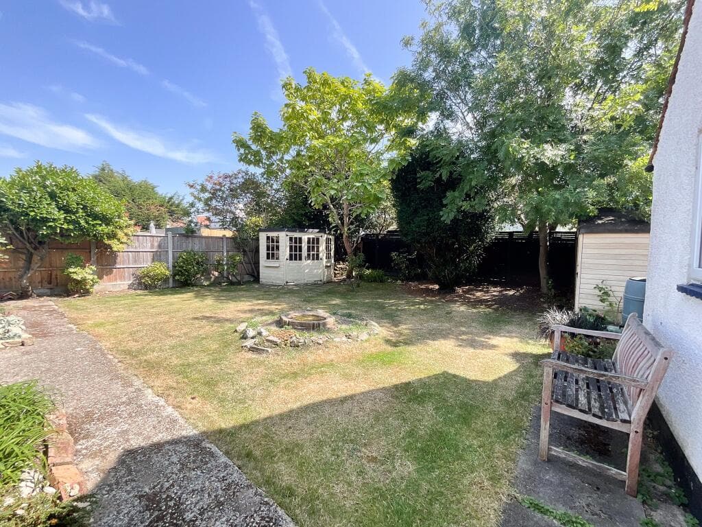 Sandleigh Road, Leigh-on-Sea - Image 3