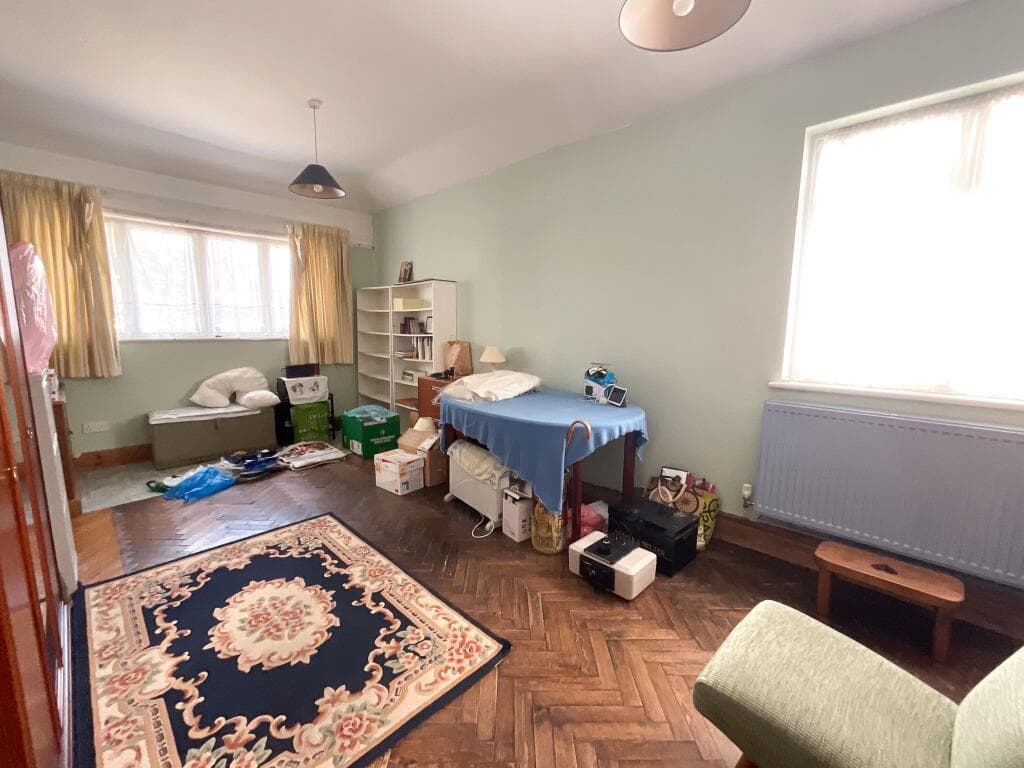 Sandleigh Road, Leigh-on-Sea - Image 5