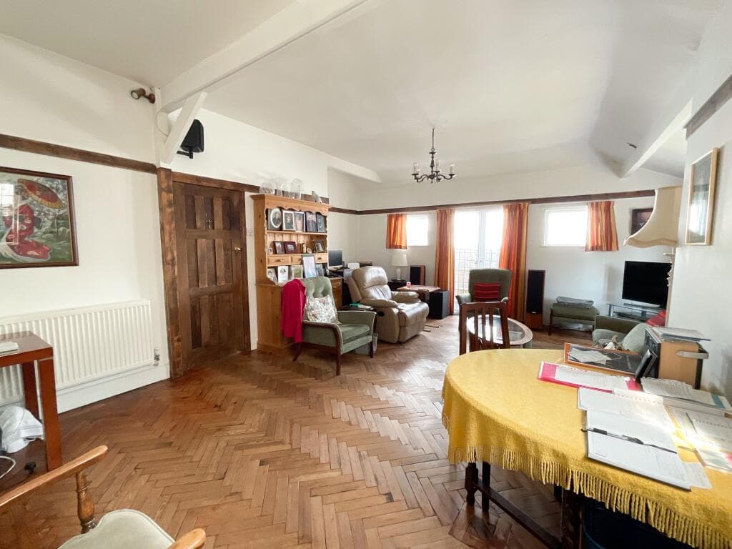 Sandleigh Road, Leigh-on-Sea - Image 6