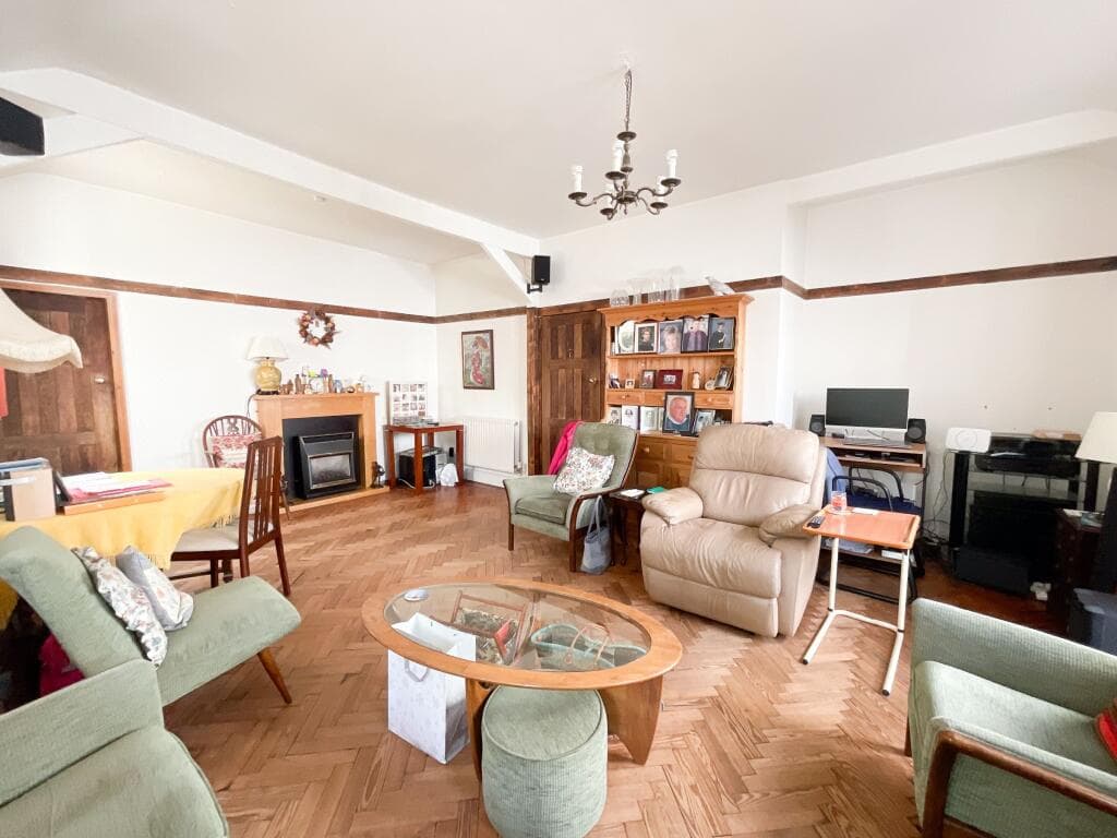 Sandleigh Road, Leigh-on-Sea - Image 8