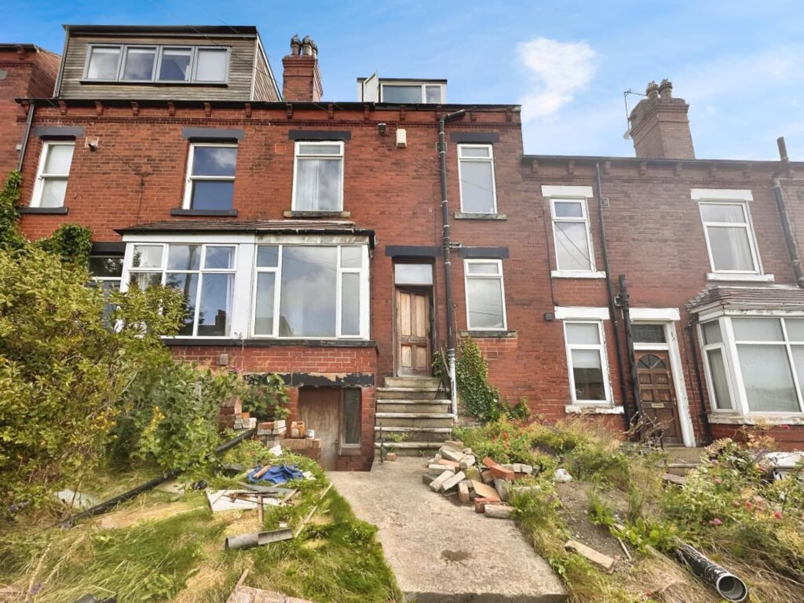 View property at Woodside Place, Leeds, LS4