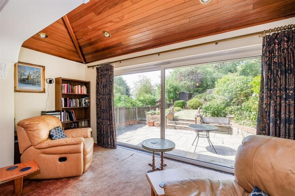 Pole Hill Road, North Chingford - Image 4