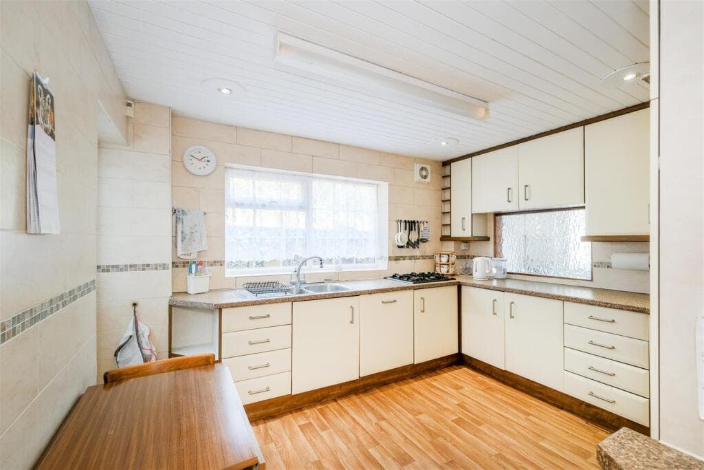 Pole Hill Road, North Chingford - Image 7