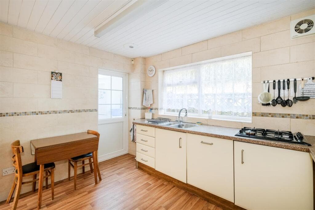 Pole Hill Road, North Chingford - Image 8