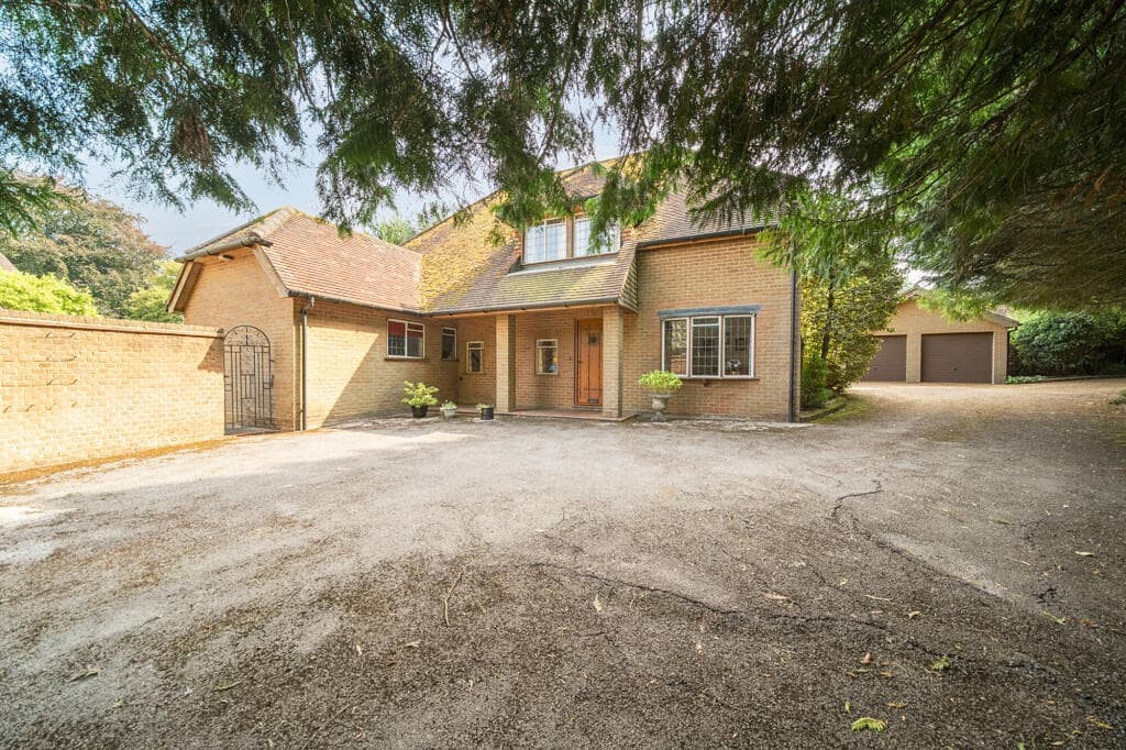 Grimms Hill, Great Missenden, HP16 - Image 1