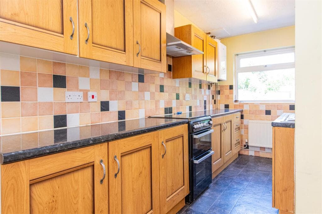 Belvedere Road, Kettering - Image 2