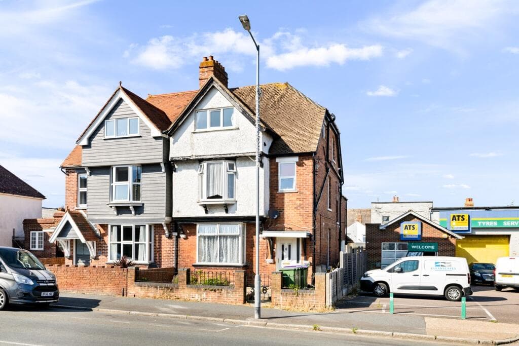 View property at Cheriton Road, Folkestone, CT19