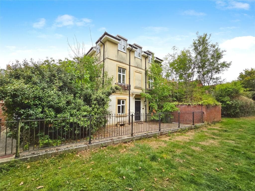 Elgar Close, Swindon, Wiltshire - Image 1