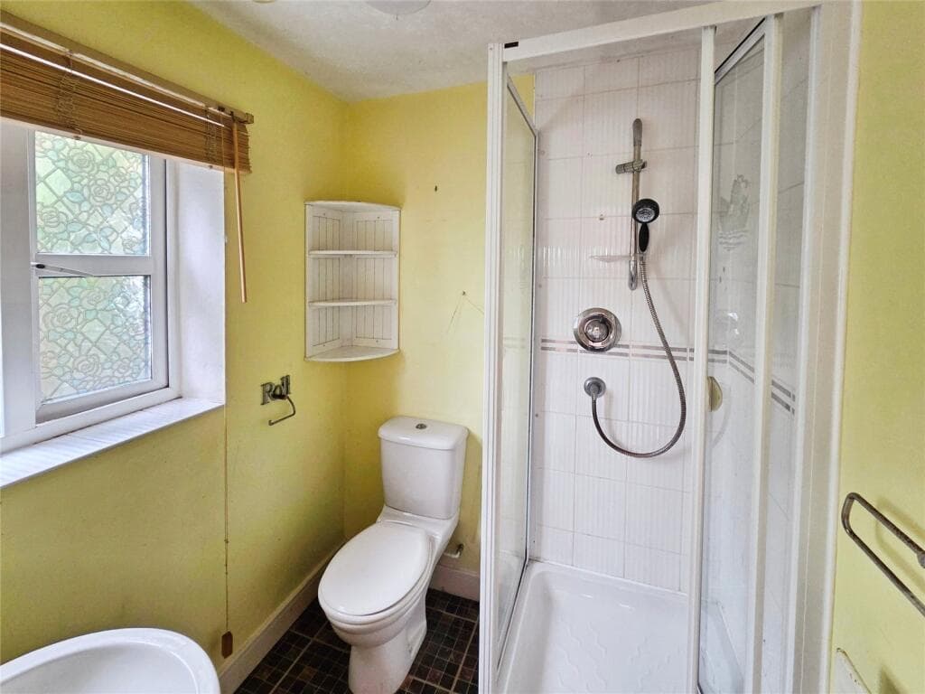 Elgar Close, Swindon, Wiltshire - Image 10