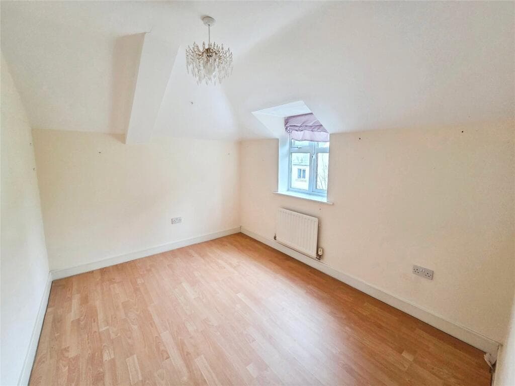 Elgar Close, Swindon, Wiltshire - Image 11