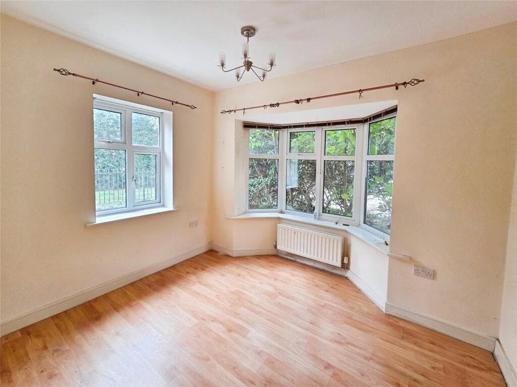 Elgar Close, Swindon, Wiltshire - Image 2