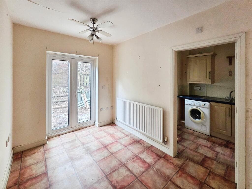 Elgar Close, Swindon, Wiltshire - Image 4