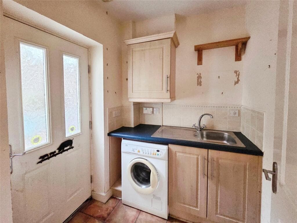 Elgar Close, Swindon, Wiltshire - Image 5