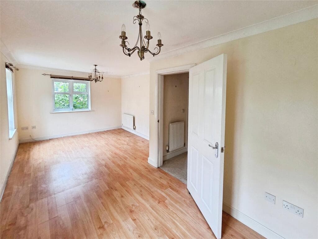 Elgar Close, Swindon, Wiltshire - Image 6