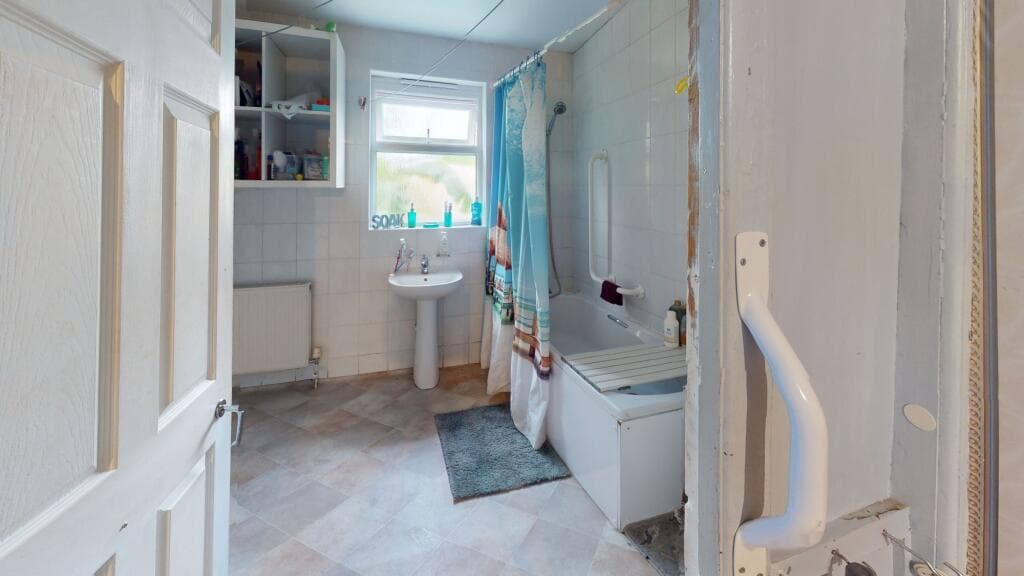 Broadview Road, London, SW16 - Image 5
