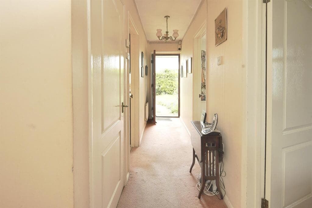 Arundel Road West, Peacehaven - Image 10