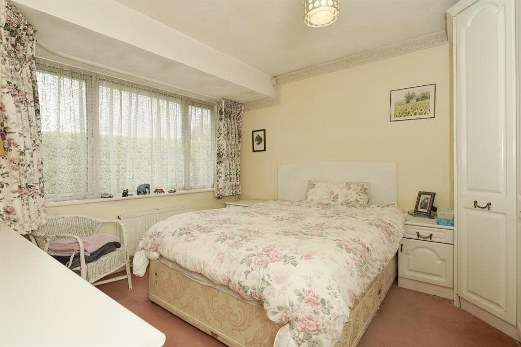 Arundel Road West, Peacehaven - Image 2