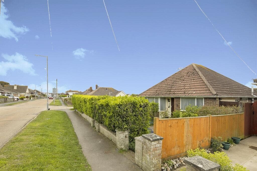 Arundel Road West, Peacehaven - Image 9