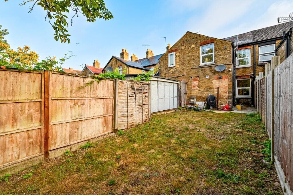 Slough - Image 11