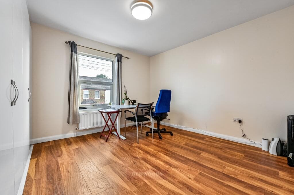 Slough - Image 7