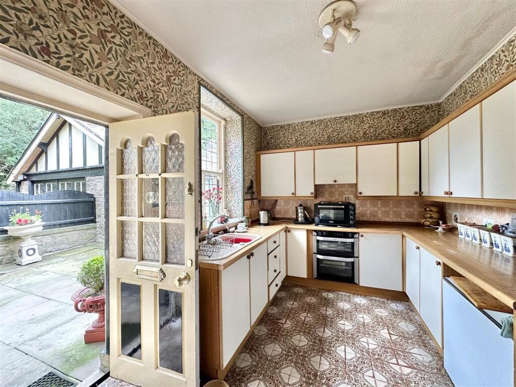 Buxton Road, New Mills, High Peak - Image 4