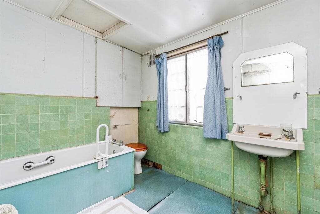 Millbrook Road East, Freemantle, Southampton - Image 11