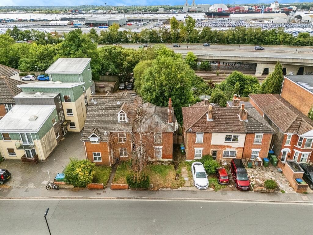 Millbrook Road East, Freemantle, Southampton - Image 2