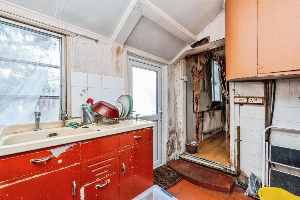 Millbrook Road East, Freemantle, Southampton - Image 7