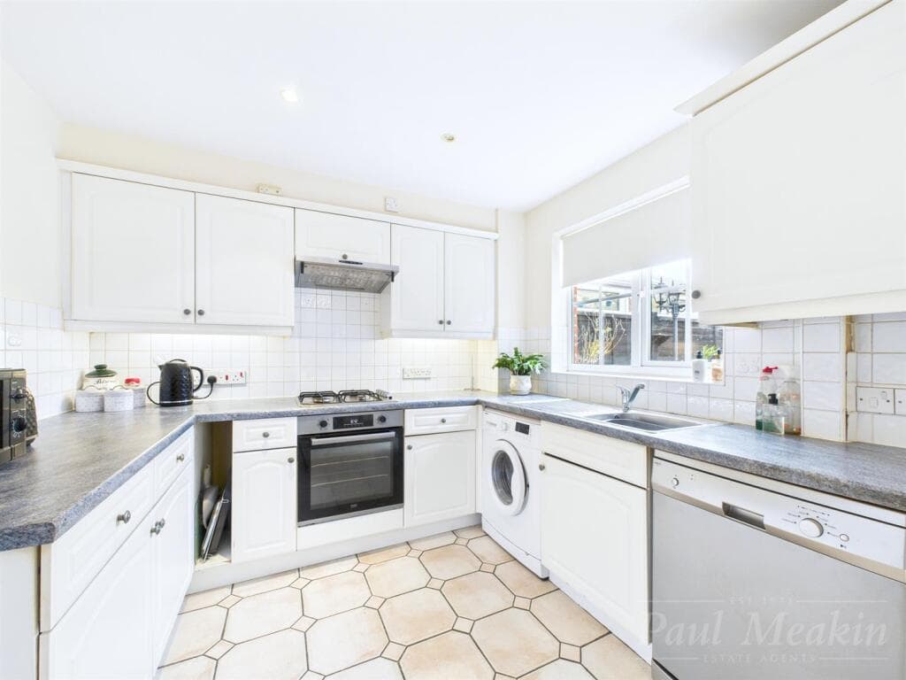 Amberwood Close, Wallington - Image 10