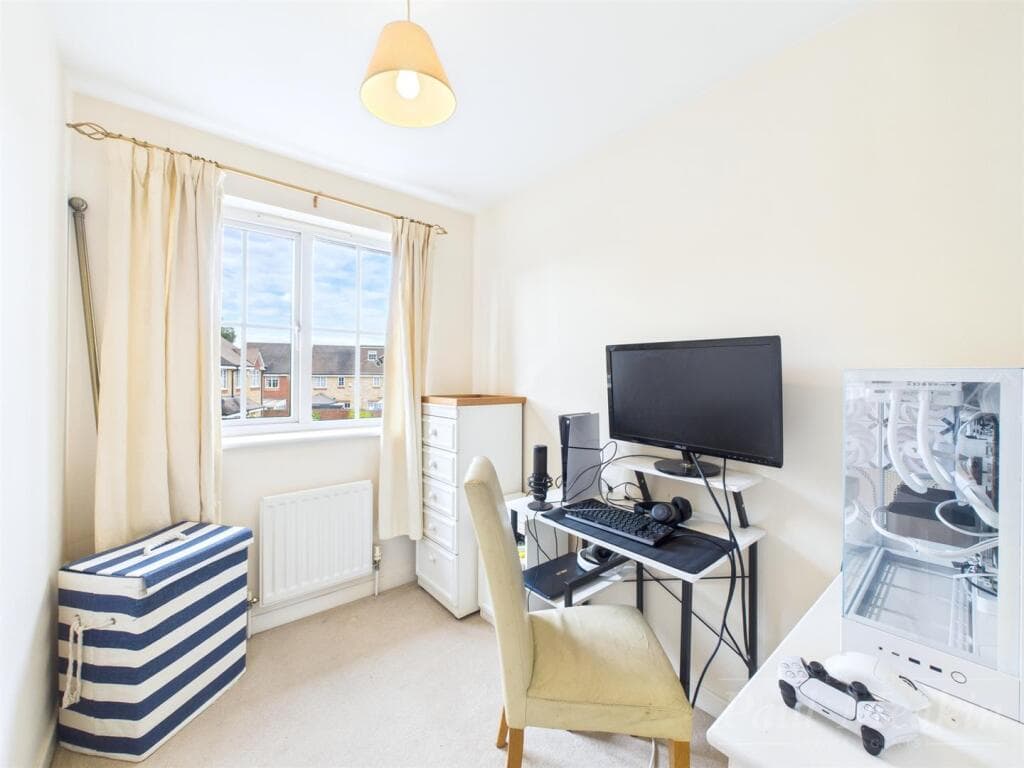 Amberwood Close, Wallington - Image 6