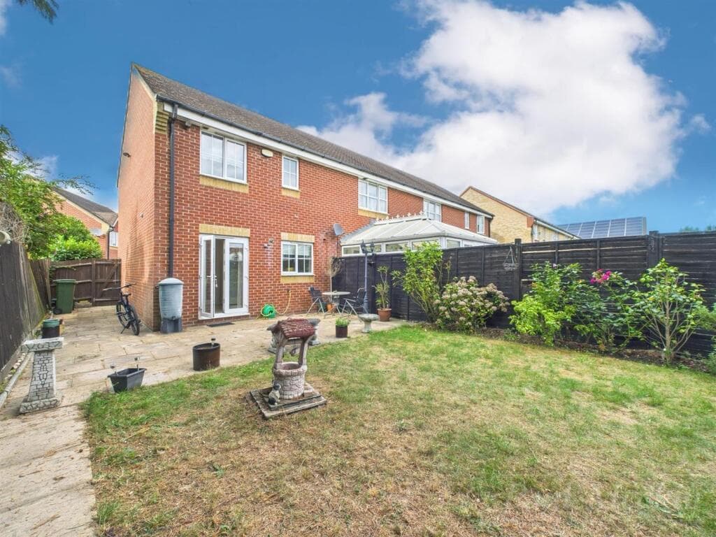 Amberwood Close, Wallington - Image 8