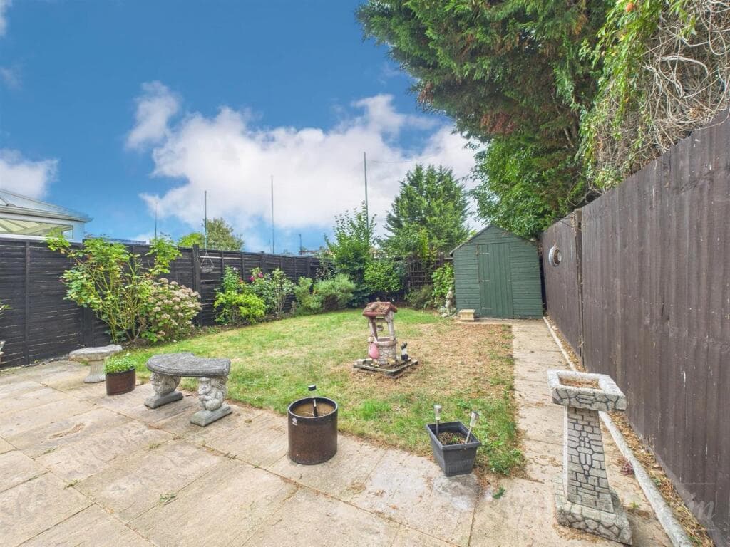Amberwood Close, Wallington - Image 9