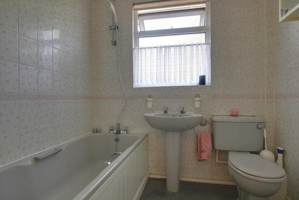Romsey - Image 10