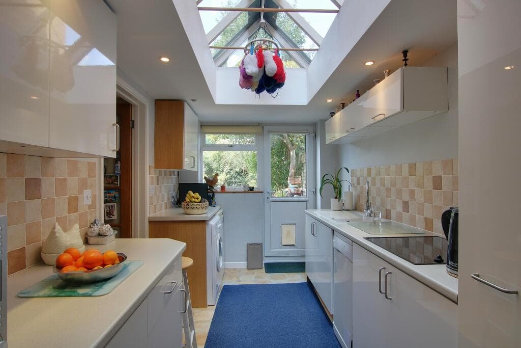 Romsey - Image 2