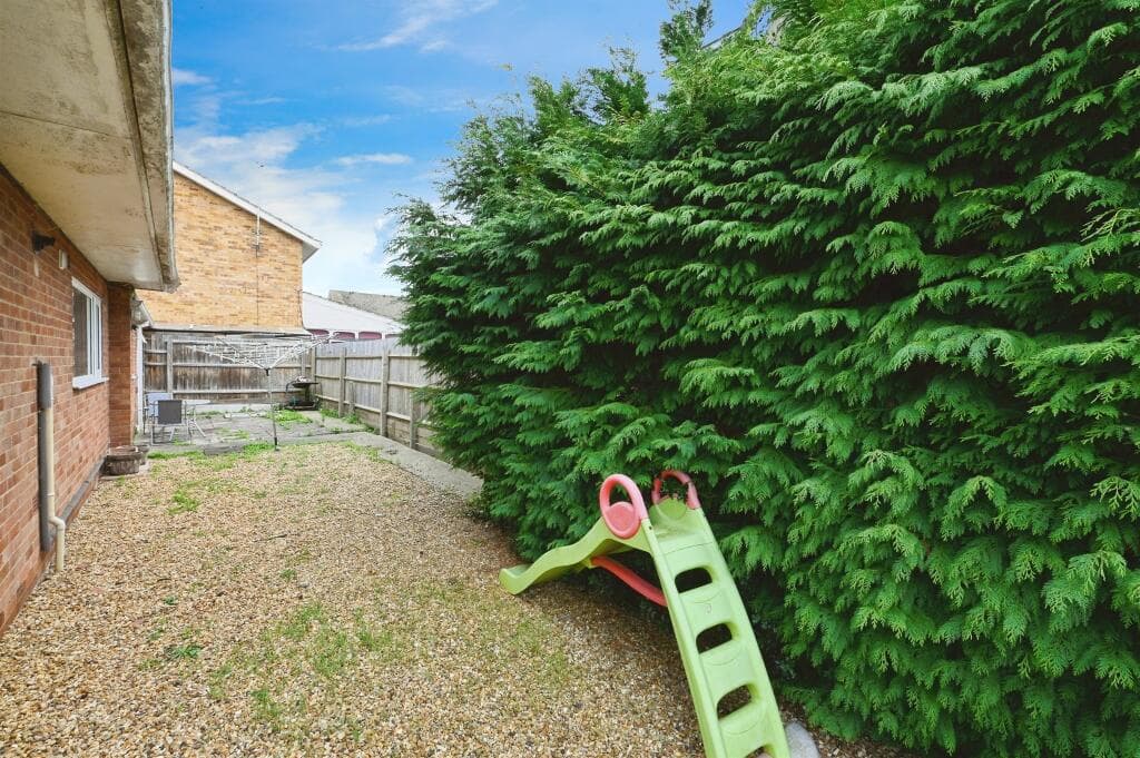 Laurel Grove, West Winch, King&#x27;s Lynn - Image 5