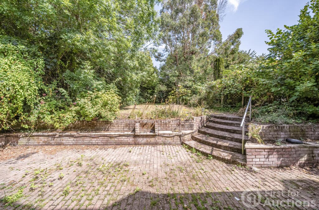 The Crescent, High Wycombe - Image 3