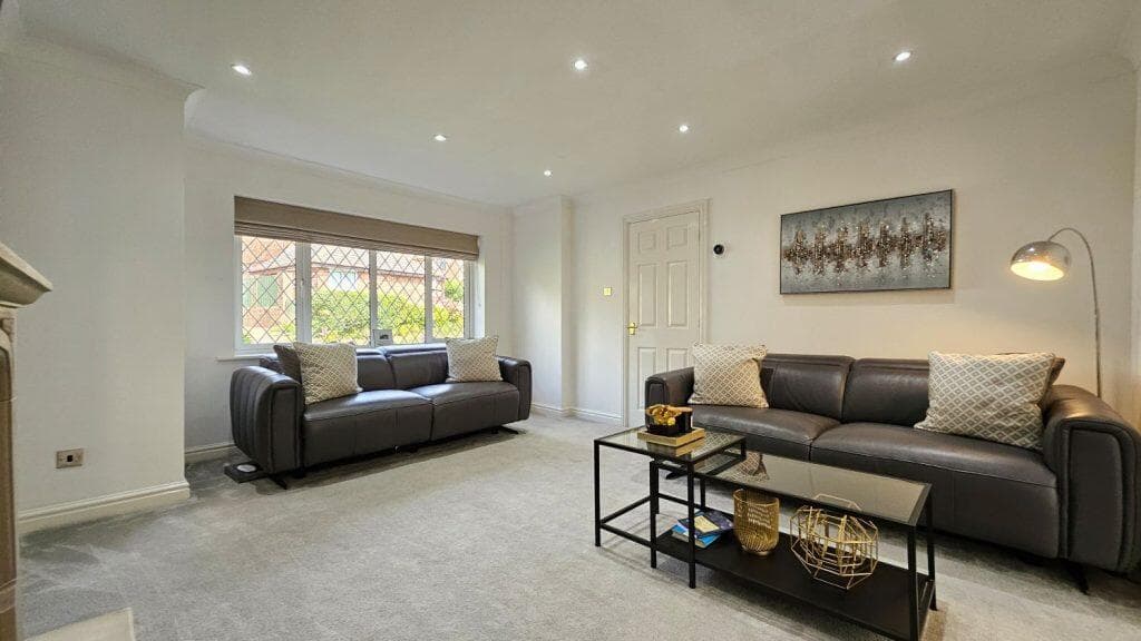 1 Ravens Holme, Heaton. Bolton. BL1 5TN - Image 10