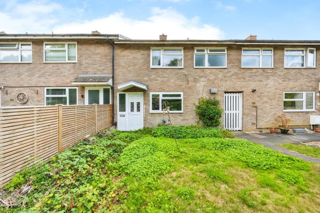 View property at Chells Way, Stevenage, SG2