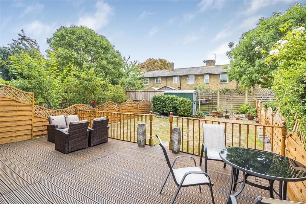 View property at Gibbon Walk, Putney, SW15