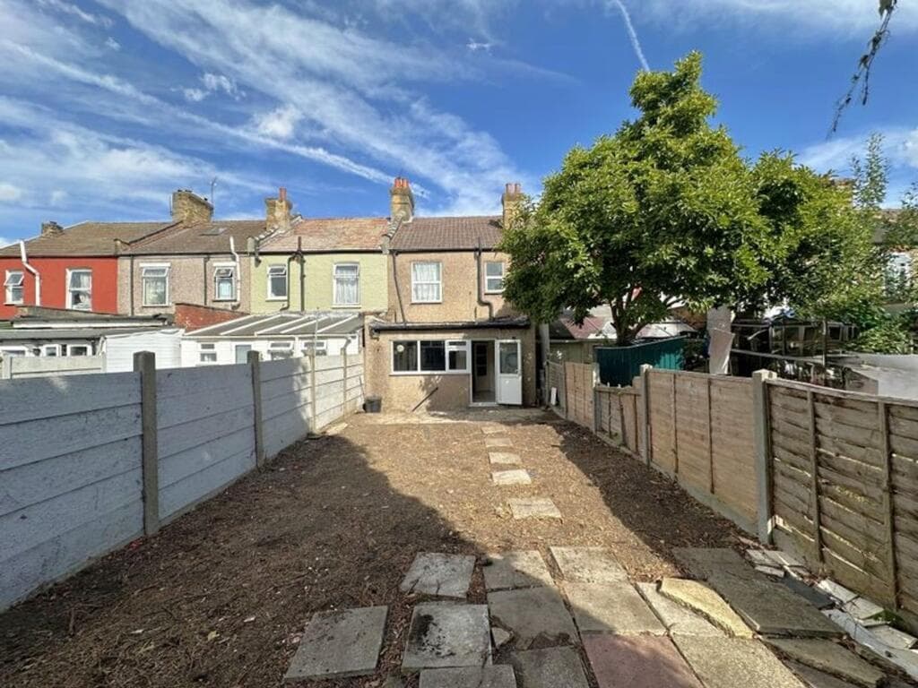 Northfield Road, London, E6 - Image 10