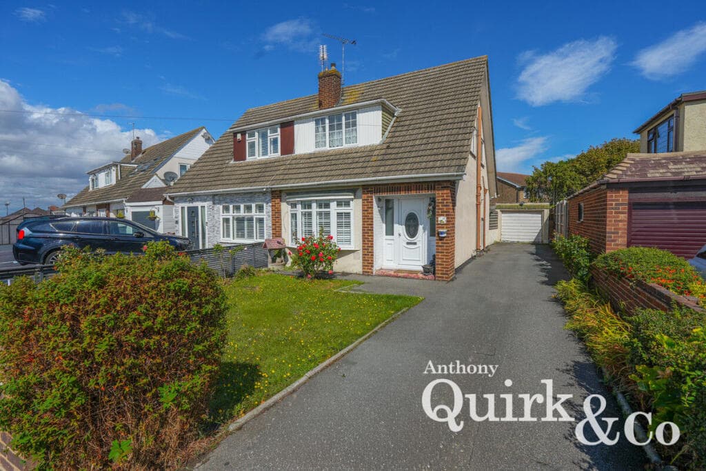 Thorney Bay Road, Canvey Island, SS8 - Image 1