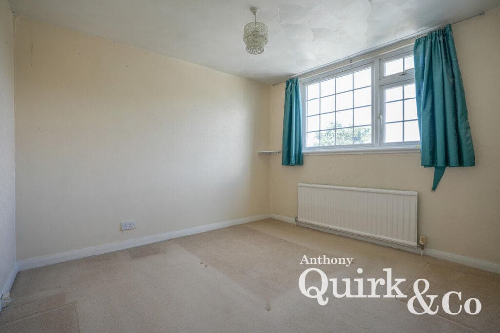 Thorney Bay Road, Canvey Island, SS8 - Image 10