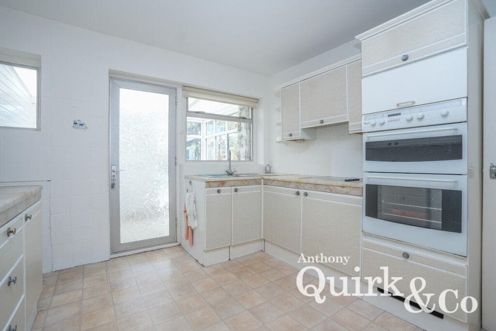 Thorney Bay Road, Canvey Island, SS8 - Image 6