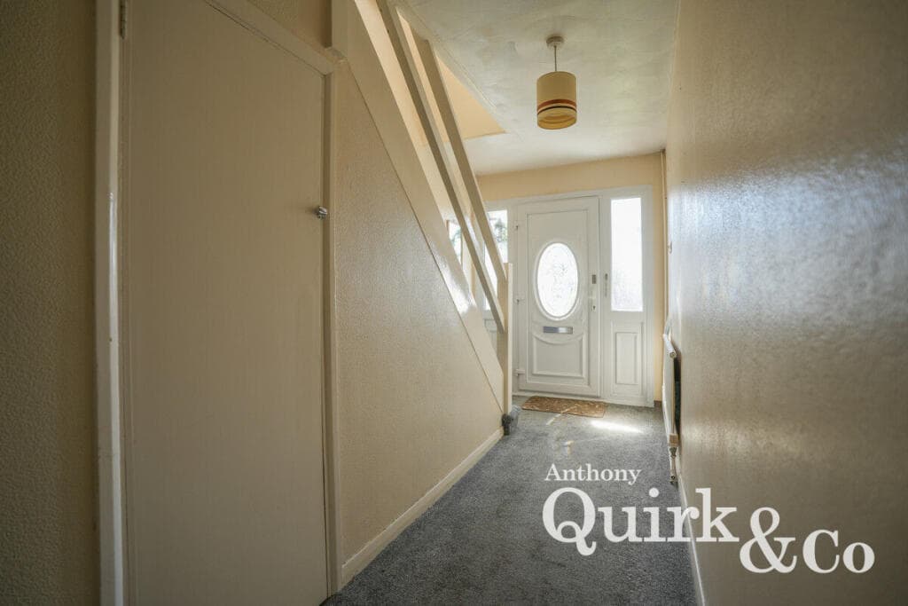Thorney Bay Road, Canvey Island, SS8 - Image 8